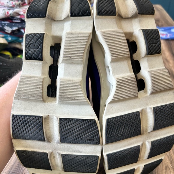 On cloud monster purple size 9 men’s. Good used condition. - Picture 7 of 8